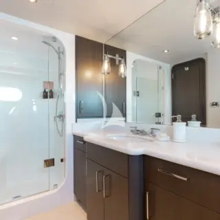King Ensuite Bathroom