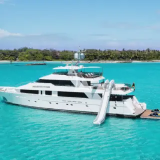 MEMENTO VIVERE - At anchor 