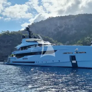 MY LEL - At anchor