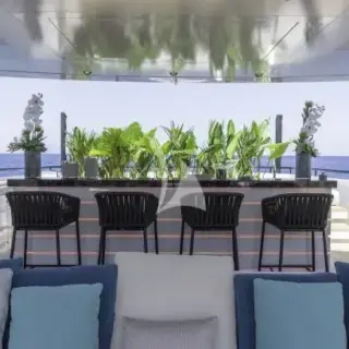 Fly bridge - Bar