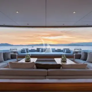 VERTIGE - Aft cockpit - sunset