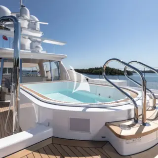 Sundeck pool