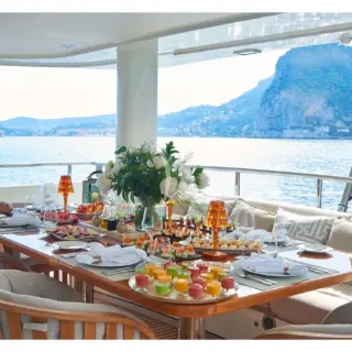 Dining table main deck 6 guests