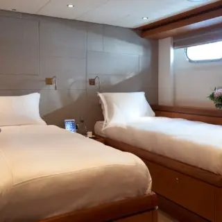 Twin cabin with pullman bed