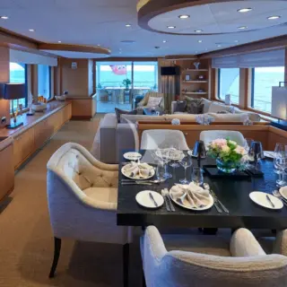 Dining table main salon