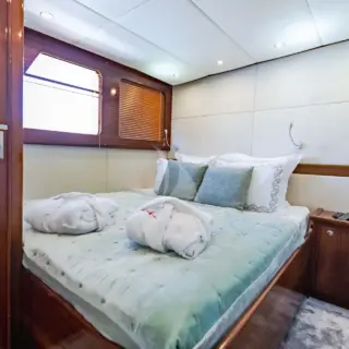 ALHAMBRA - Main deck convertible cabin