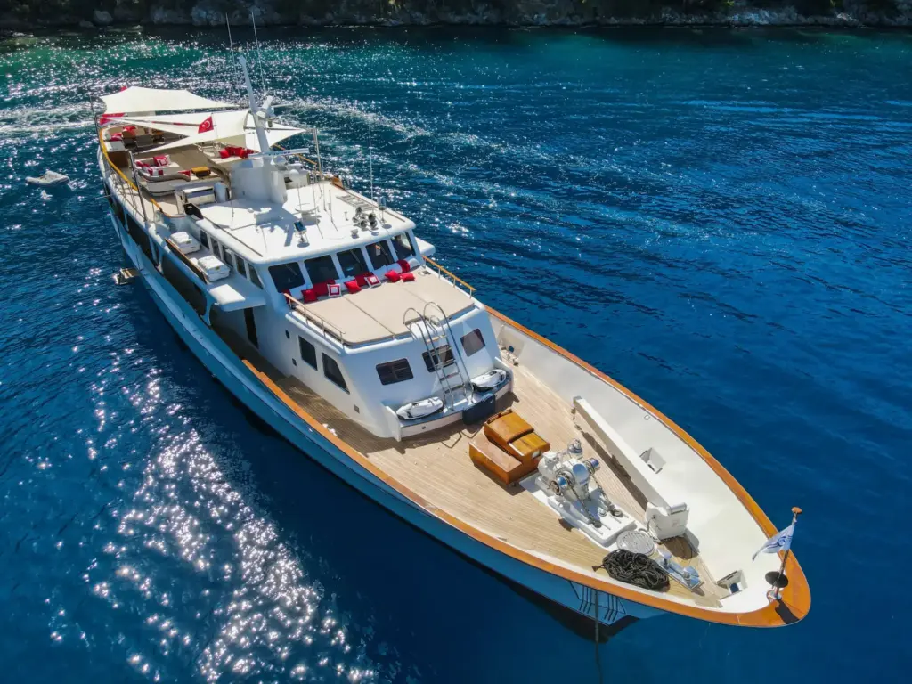 ALHAMBRA - At anchor