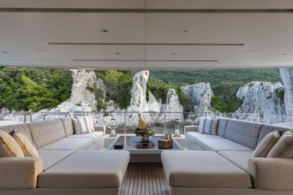 LAMMOUCHE - Main deck aft