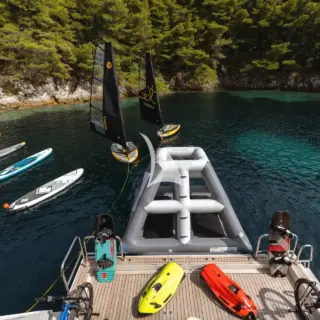 Beach club, watersports and toys