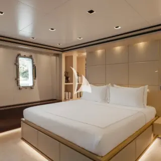Lower deck double cabin