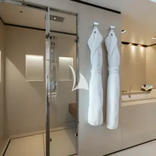 Master cabin bathroom en suite with separated shower