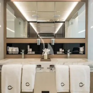 Master ensuite bathroom
