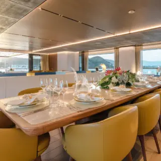 Main deck dining