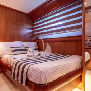 Semi-double cabin