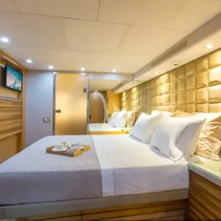 Double cabin