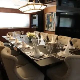 Formal dining for 12 guests (Setting Option)