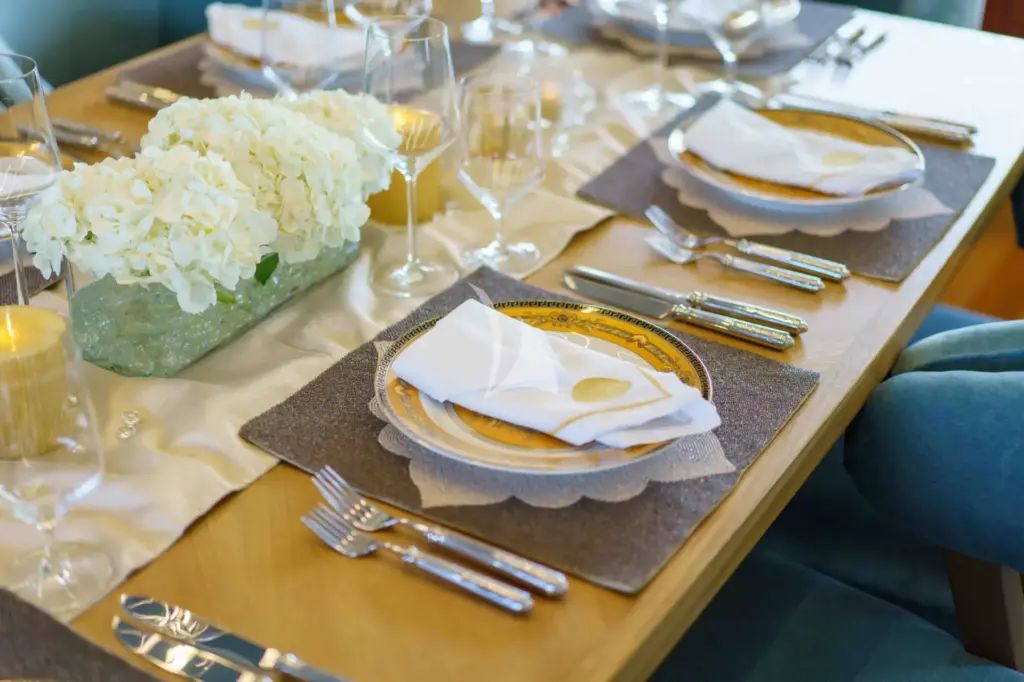 LOHANKA - Main Dining Detail