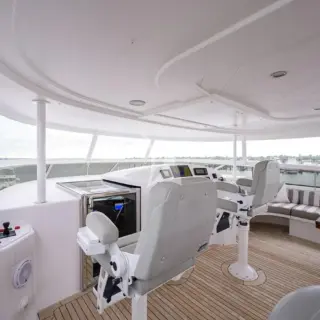 Flybridge helm
