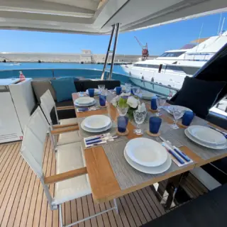 Dining table Flybridge