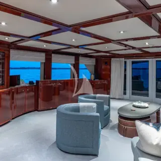 MAIN SALON LOOKING AFT