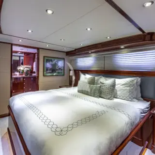 GUEST KING STATEROOM