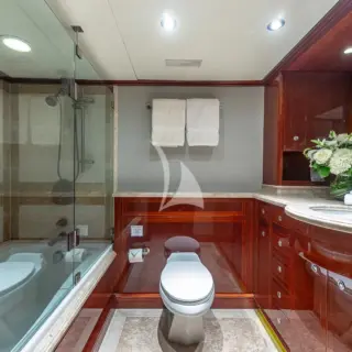 VIP STATEROOM HEAD