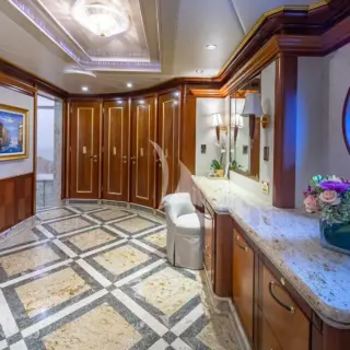 MASTER STATEROOM ENSUITE