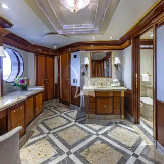 MASTER STATEROOM ENSUITE
