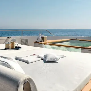 Foredeck jacuzzi