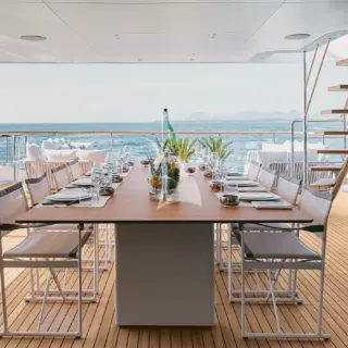 Bridge deck aft