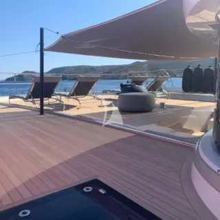Fore deck with sun shade