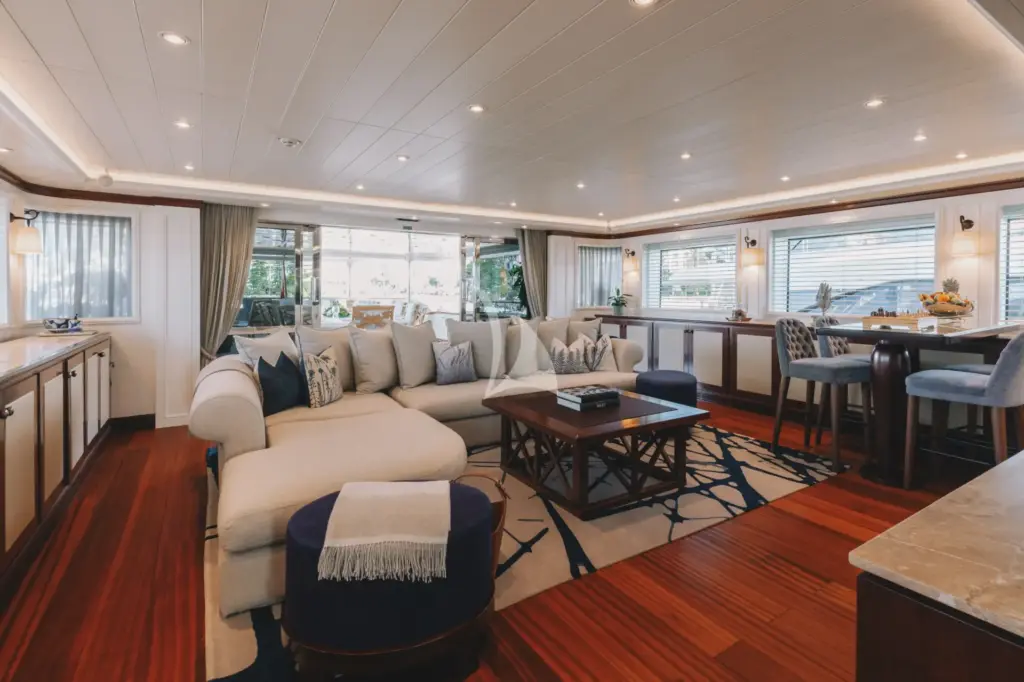 LADY TRUDY - Image 3