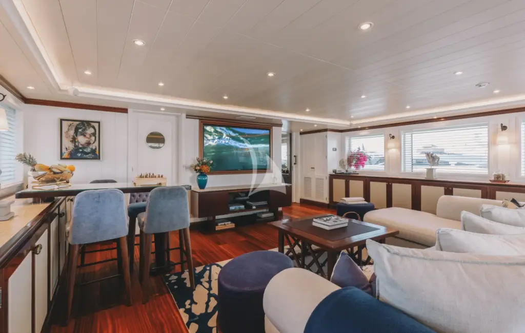 LADY TRUDY - Image 4