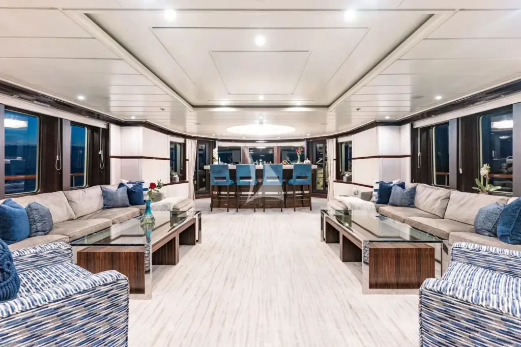 NITA K II - Skylounge with bar and 86" Smart TV