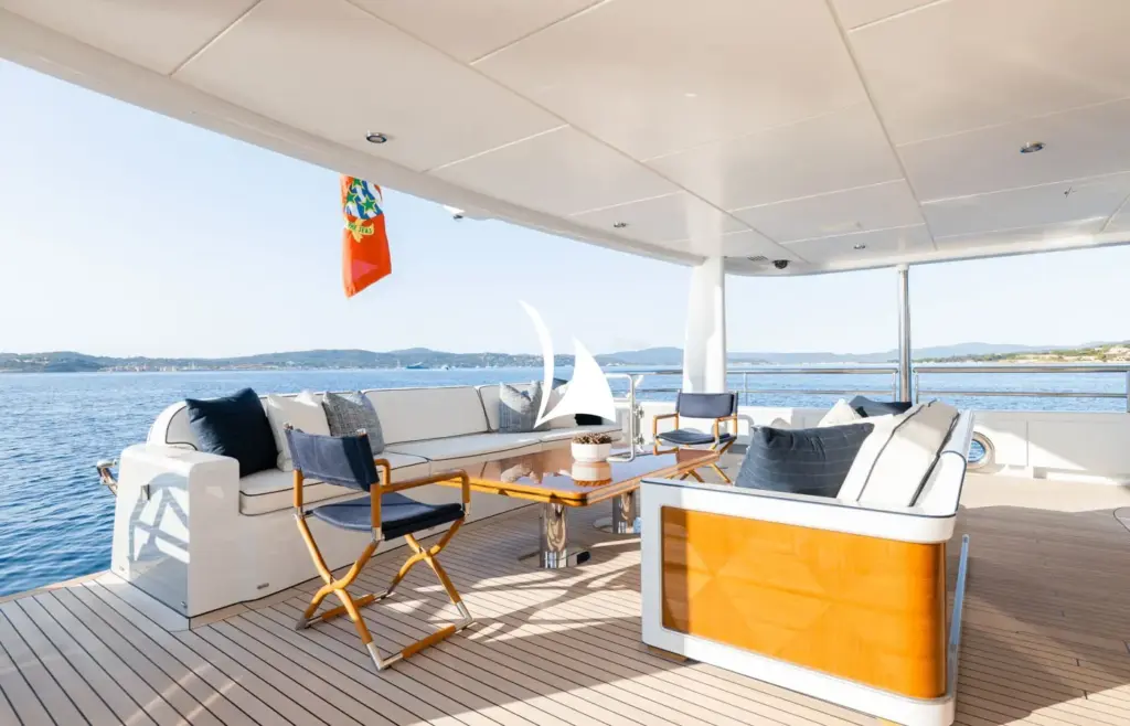 GRACE (YET) - Main deck aft