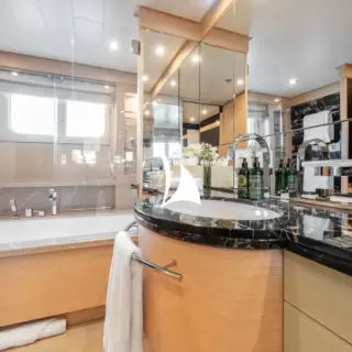 Guest cabin ensuite