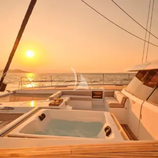 ALEXANDRA II - Jacuzzi on fore deck