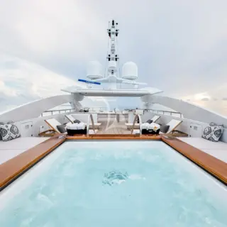 Sun deck Jacuzzi