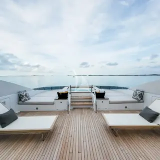 Sun deck forward