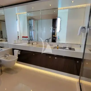 VIP en suite bath