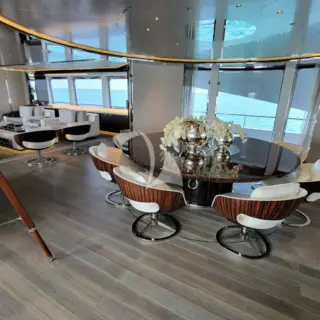 Main deck dining