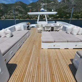 Talila - Sunbathing area on the flybridge
