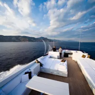 Flybridge forward