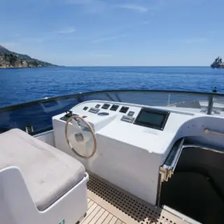 Talila - Flybridge helm station
