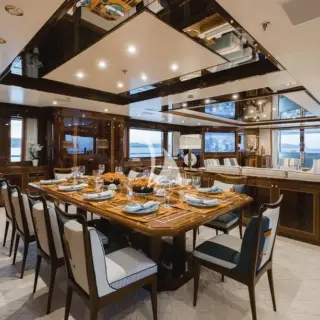 Main lounge & dining room