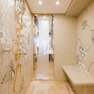 En suite shower
