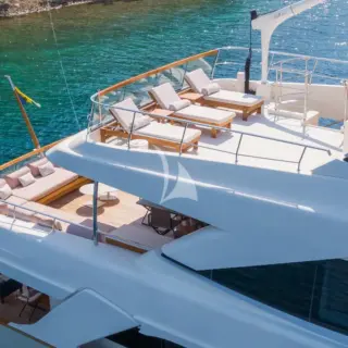 Sundeck aft