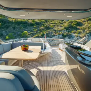 ELIZABETH - Image 15