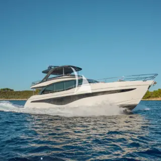ELIZABETH - Image 12