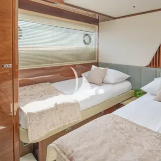 Twin cabin